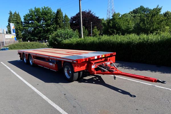 MultiWay flatbed trailer supplied for straw and forage transport
