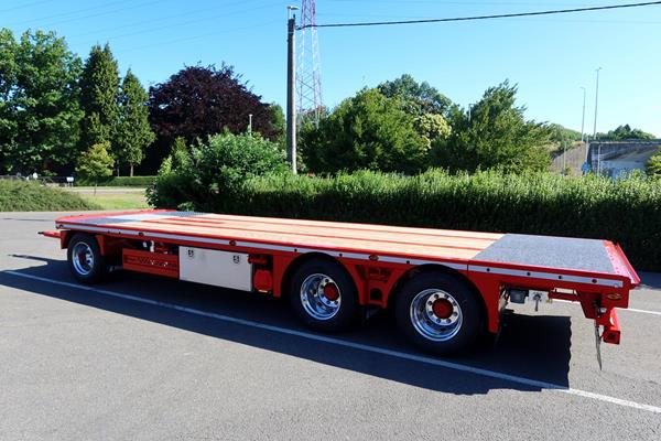 MultiWay flatbed trailer supplied for straw and forage transport