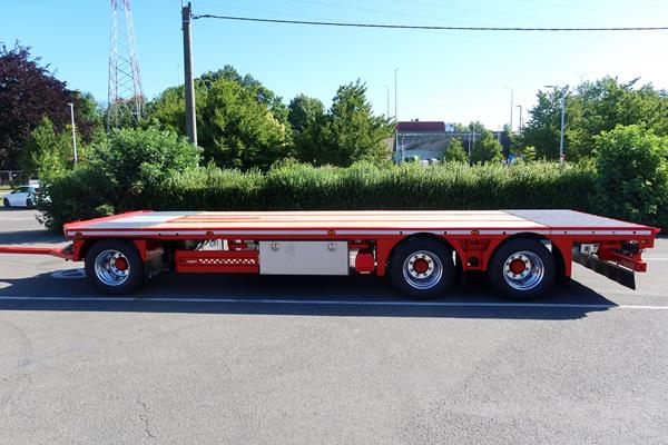 MultiWay flatbed trailer supplied for straw and forage transport
