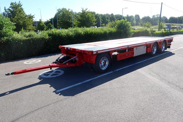 MultiWay flatbed trailer supplied for straw and forage transport