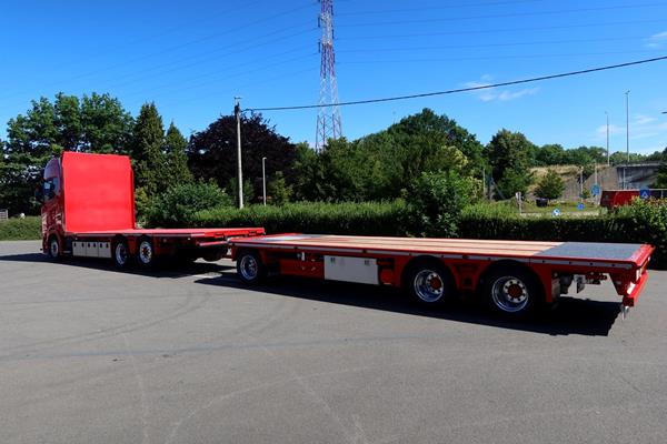 MultiWay flatbed trailer supplied for straw and forage transport