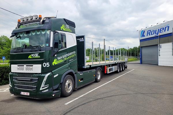 Tweede LoadWay Heavy-Light Twistlock dieplader voor Transports Van Goitsenhoven