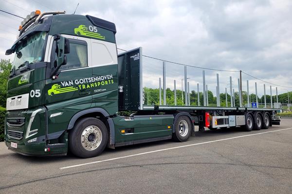 Deuxième semi-remorque plateau LoadWay Heavy-Light Twistlock pour Transports Van Goitsenhoven