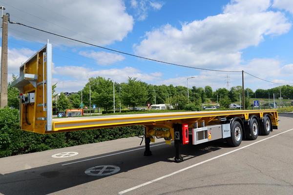 Nouvelle semi-remorque sur les routes pour Transports Ducarroz