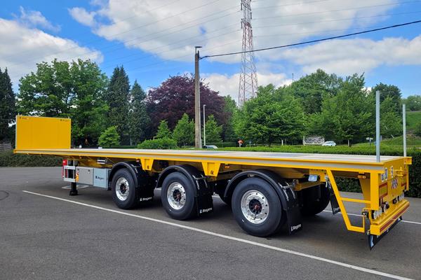Nouvelle semi-remorque sur les routes pour Transports Ducarroz