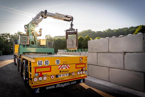 Nouvelle semi-remorque sur les routes pour Transports Ducarroz